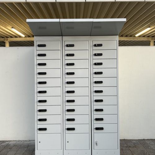 E-bike accu locker met oplaadfunctie en afsluitbare compartimenten buiten